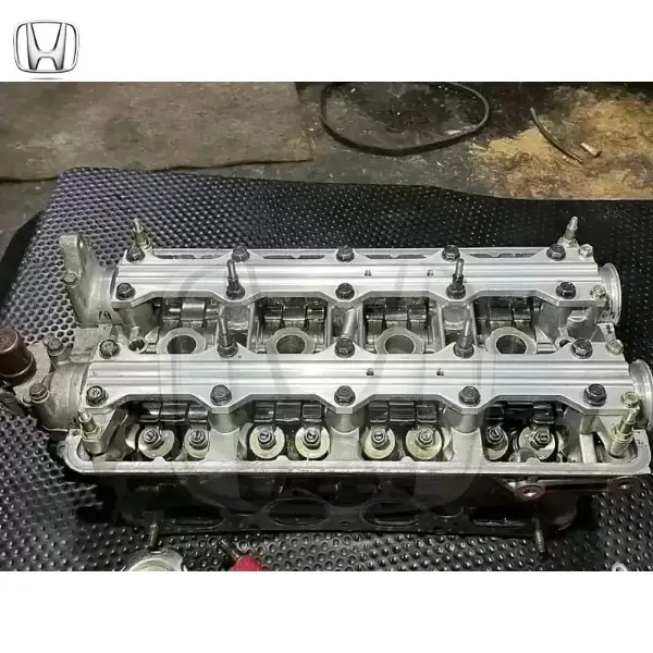 B18c cylinder head very clean with No port/no shave  type R valve cover Type R oil cap Double valve spring Still oem ang intake manifold