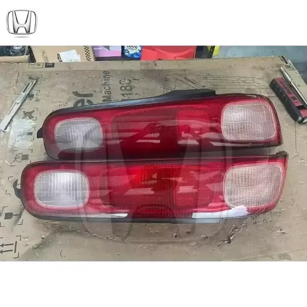 Honda integra Dc2 type-r 98-01 UKDM taillights with clear side indicators. No cracks, all bulbs work, 8/10.